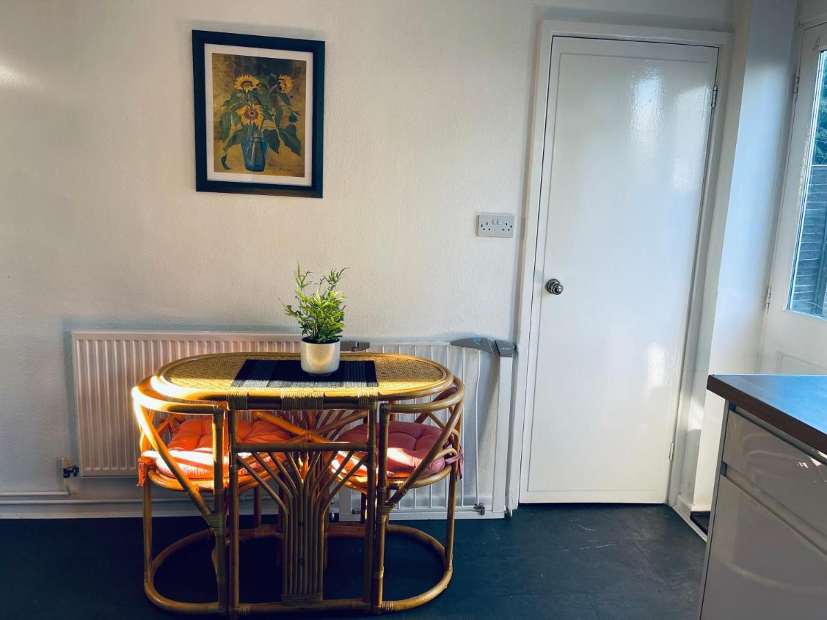 St Ives, King Bed Cosy Home, Parking, Fast Wi Fi St Ives  Dış mekan fotoğraf